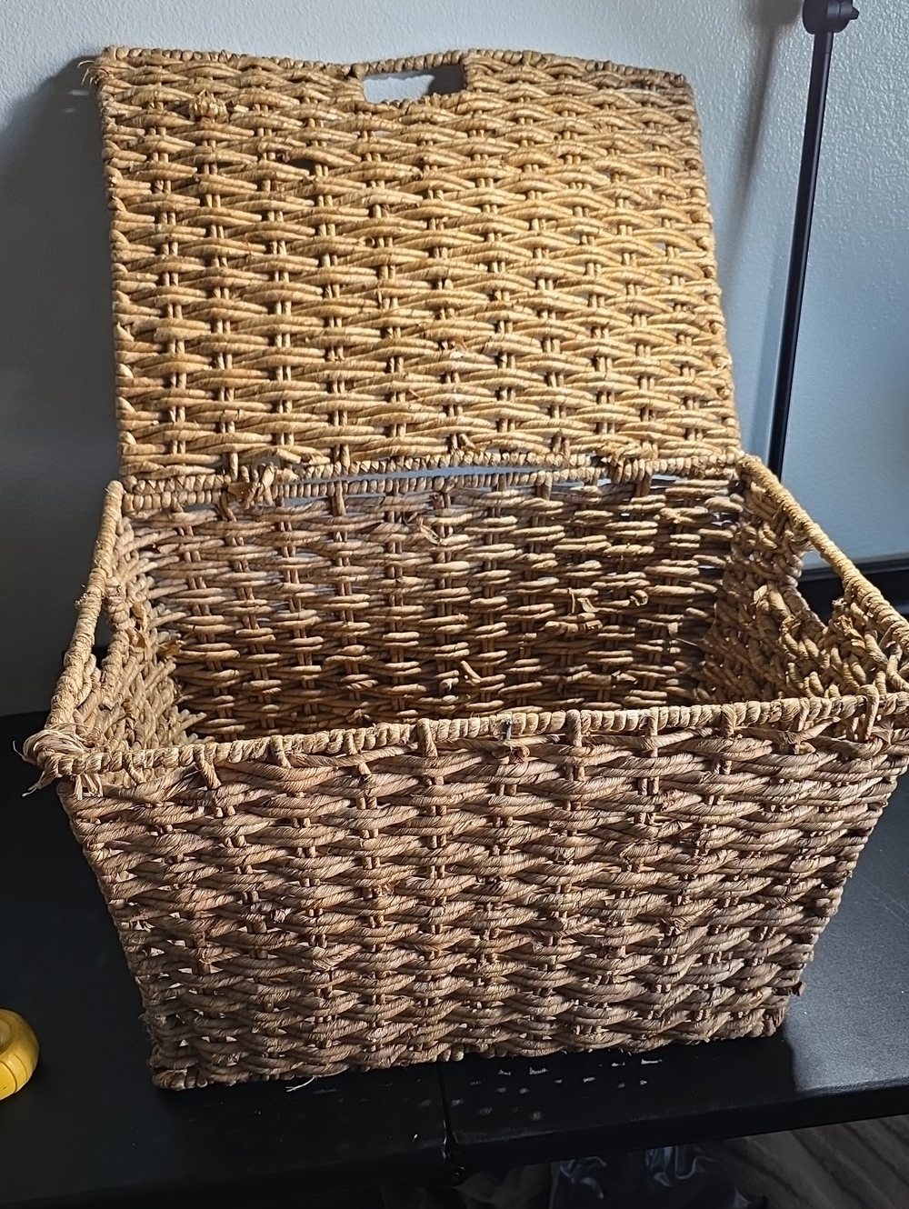 Woven Seagrass Storage Basket with Lid - Natural
